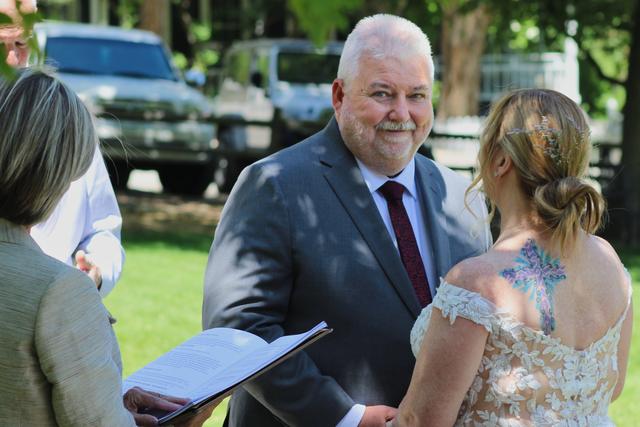 Wedding Officiant Eileen - 3