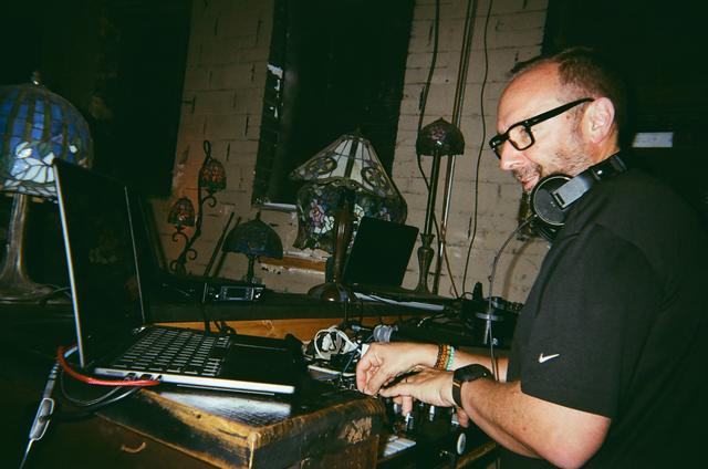 DJ English Chris - 1
