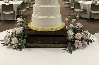 Cakes By Creme de la Creme - 4