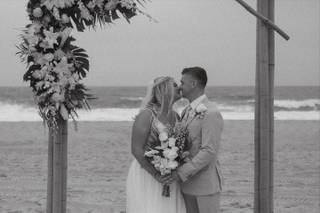 ASHORE OCEANFRONT HOTEL - 8