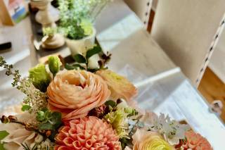 Jolie Flower Shop of Cape Cod - 5