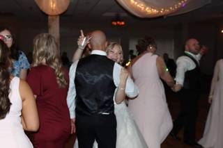 Hemmelgarn Entertainment DJ & Photo Booth Services, LLC - 19