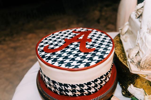 Emerald Coast Custom Cakes - 1