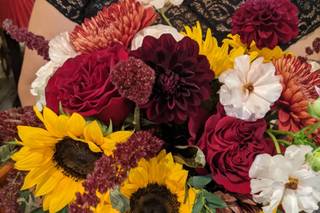 Blushing Blooms Floral Design - 12