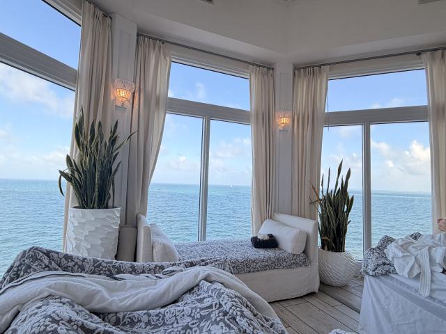 Pelican Grand Beach Resort - 3