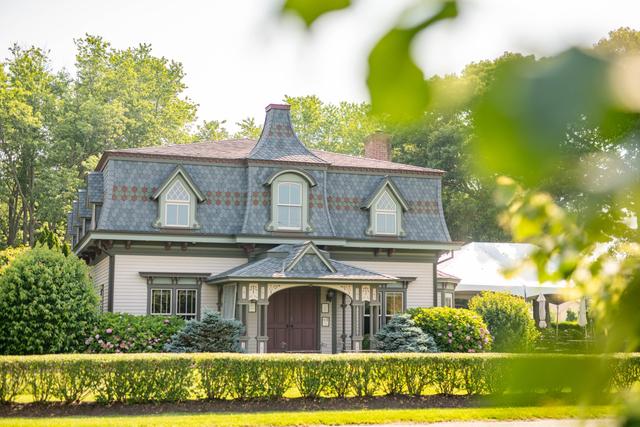 Jamesport Manor - 4