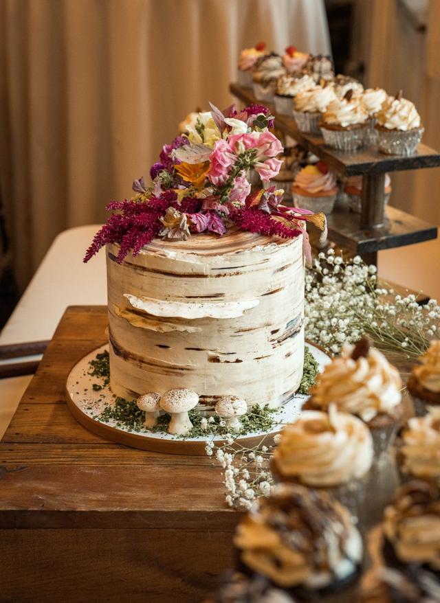 Val's Custom Cakes - 1