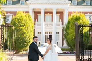 Behind the Bride - 19