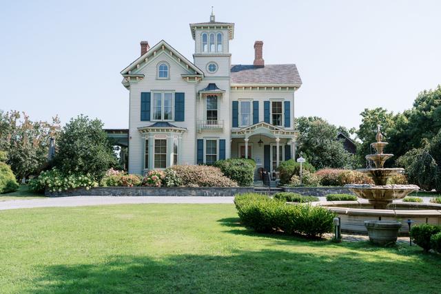 Jedediah Hawkins Inn - 1