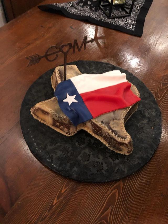Clara's Custom Cakes - 4