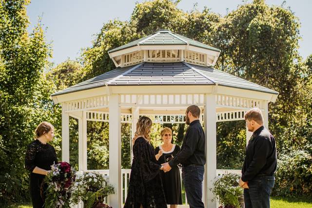 Apple Blossom Chapel and Gardens LLC 5