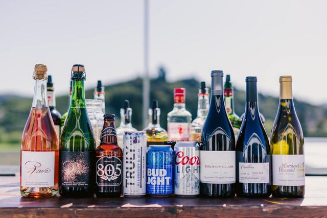 Bottles & Ice, Bar Service - 3