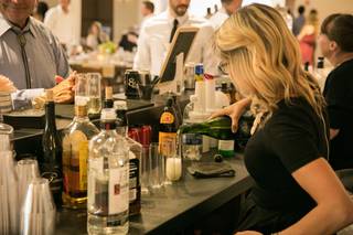 Bottles & Ice, Bar Service - 15