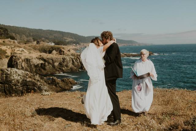 Reverend Elizabeth River Wedding Officiant 1