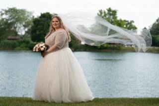 Volle's Bridal & Boutique - 17