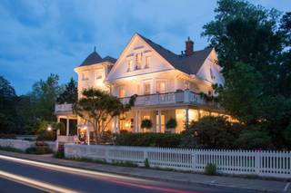White Doe Inn - 9