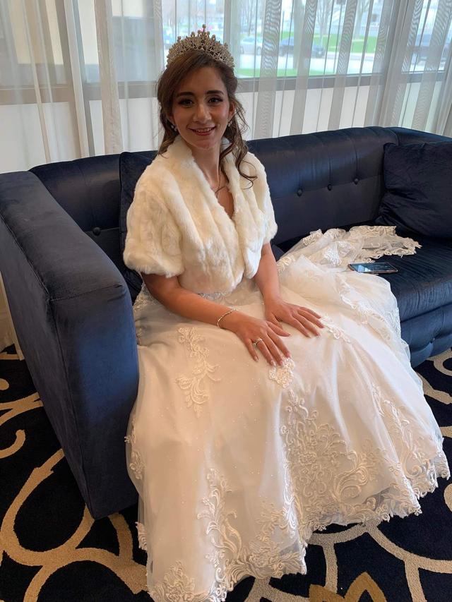 Lexa's Luxurious Looks - 1