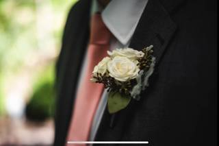Daisy's Front Porch Flowers, Events & Creative Studio - 64