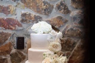Mare's Custom Cakes - 13