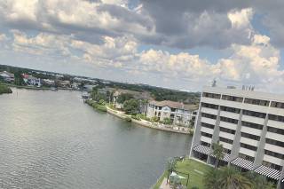 DoubleTree by Hilton Tampa Rocky Point Waterfront - 9