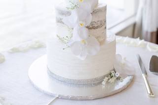 Edible Creations Custom Cakes  - 13