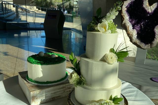 Confections in Cake - Wedding Cake - Arlington, TX - WeddingWire