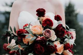 Tiffany's Flowers and Collectables - 12