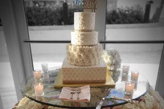 Edible Creations Custom Cakes  - 18