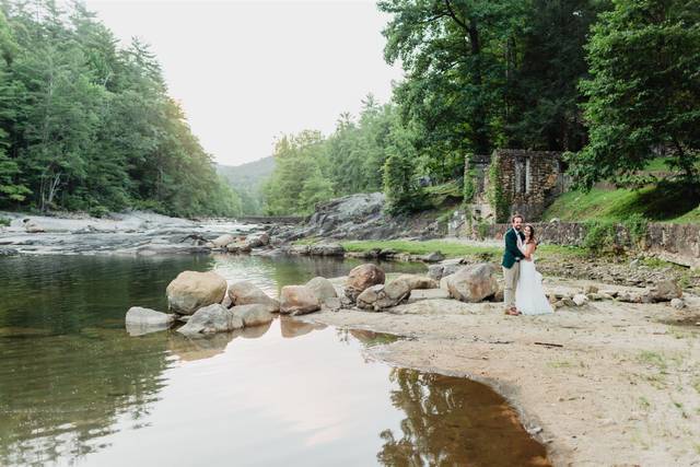 Cozy Honeymoon Session in Boone, NC » Bethany Barton Photography