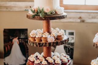 BuzzyBakes Catering - 19