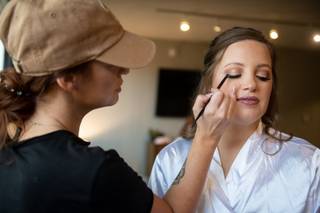 Illuminate Beauty Bar - 18