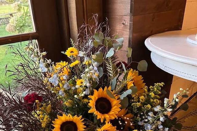 Designs By Linda Florist 1
