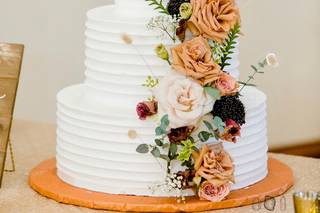 Creme De La Creme Cake Company - 11