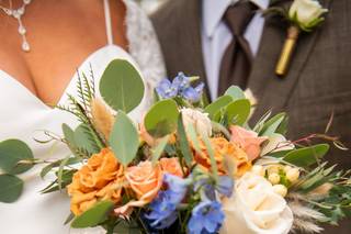 JULIA'S FLORIST, TUXEDOS & GIFT GALLERY - 15