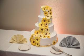 Tully's Italian Deli & Saratori's Pastry Shop - 1