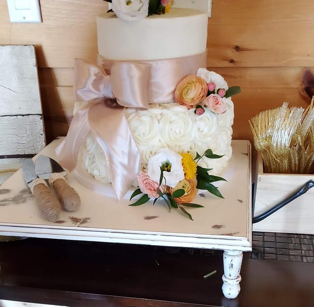 Gail's Custom Cakes - 1