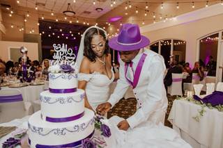 Edible Creations Custom Cakes  - 6