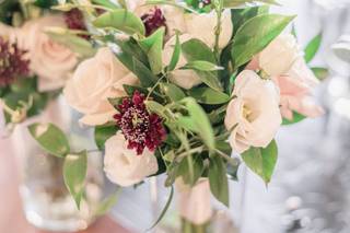 Daisy's Front Porch Flowers, Events & Creative Studio - 41