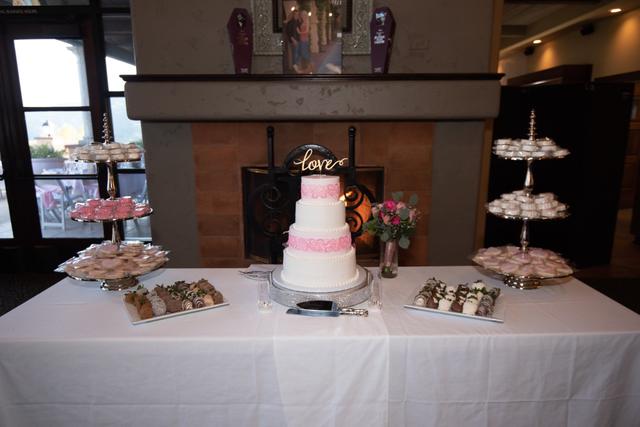 Mare's Custom Cakes - 3
