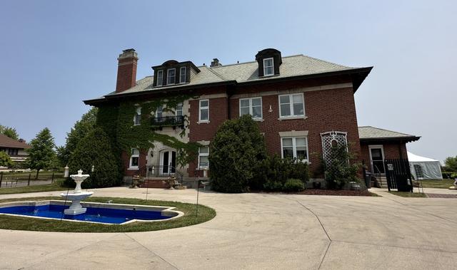 Castino Lakeview Mansion - 1