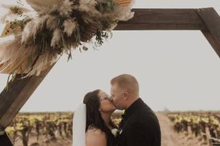 Evanelle Vineyards - Wedding & Event Venue - 17