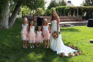 Daisy's Front Porch Flowers, Events & Creative Studio - 32