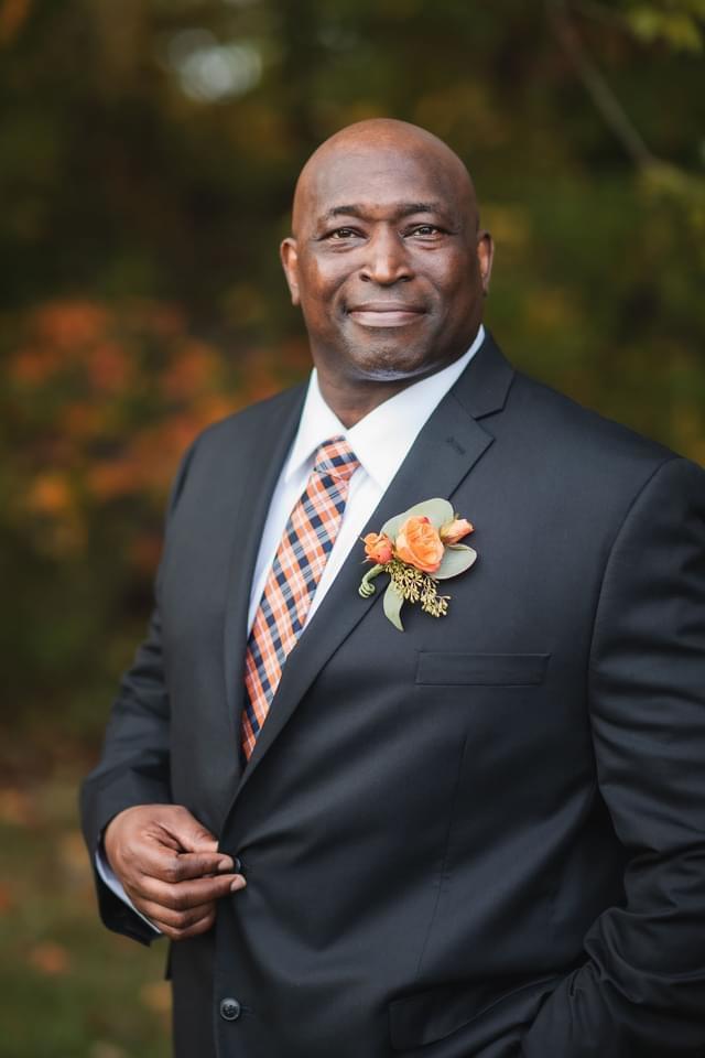 Q The Tailor Bespoke Clothiers - 2