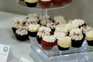Oh My Cupcakes! Gourmet Cupcakery - 2