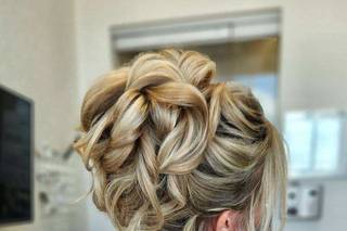 The Mane Exhibit Hair & Makeup Studio - 23
