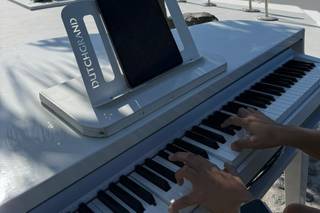 Pianist Santorini - 4