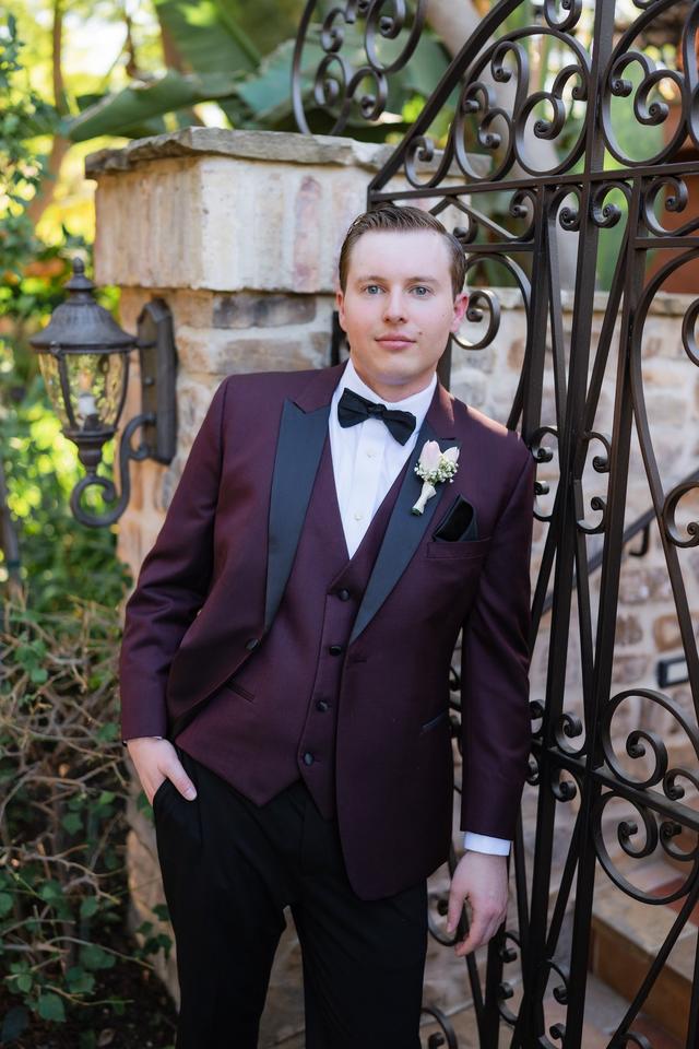 Tuxedo Den - 1