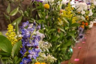 Blooms by the Box - 44