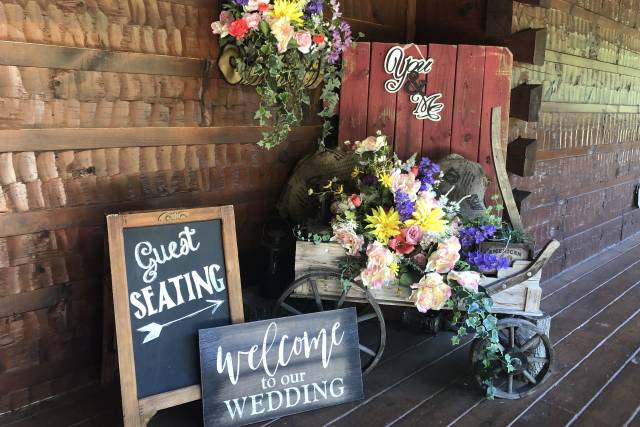 Gatlinburg's Little Log Wedding Chapel 1