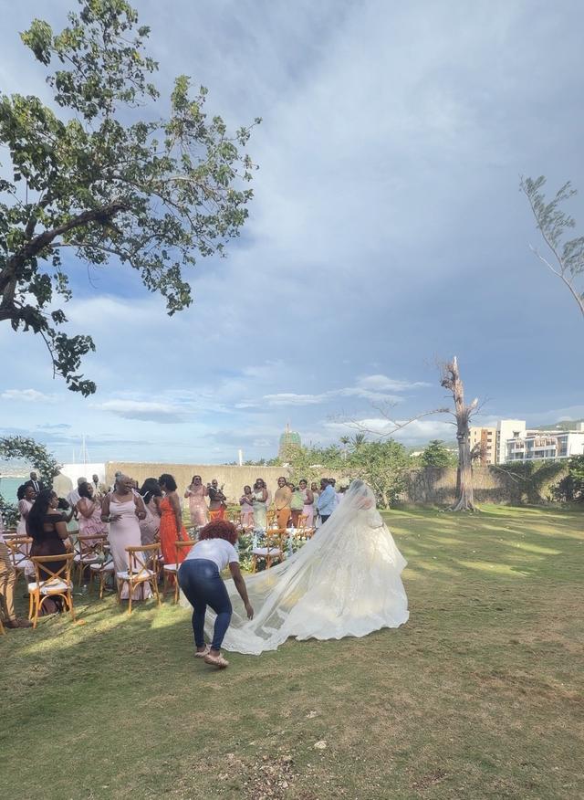 LuxBrides JA - 2